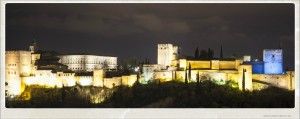 Iluminación en Azul de l Torre de la Vela de la Alhambra